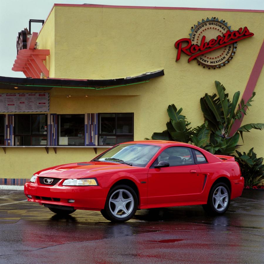  Ford Mustang GT 1999 года  (фото 8 из 47)
